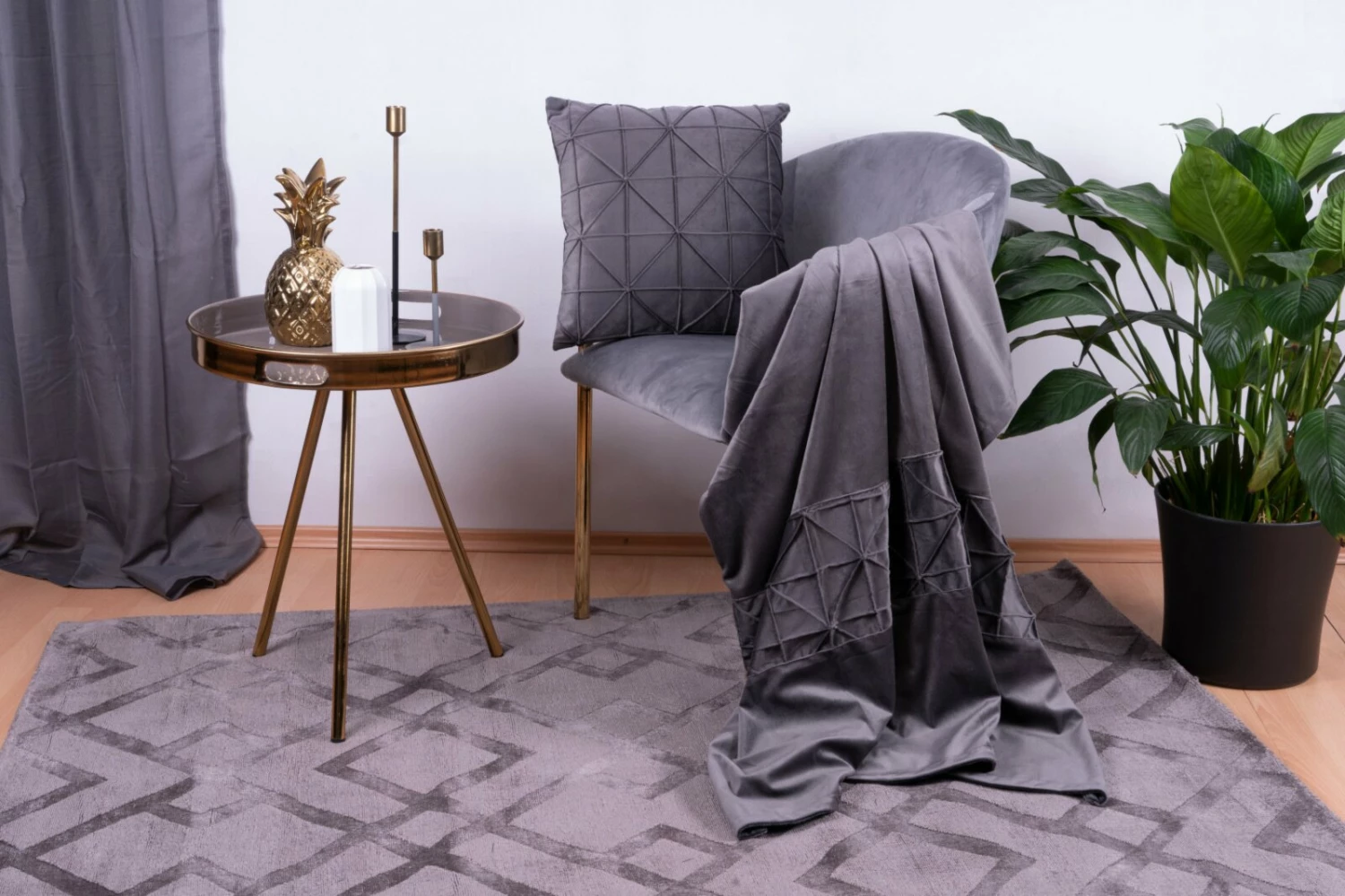 Decke & Kissen - graphit - samtige Optik mit Zierstreifen 4 Decke & Kissen - graphit - samtige Optik mit Zierstreifen – Bild 2